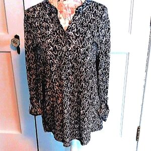 Cocomo Black and White Long Sleeve V-Neck Graphic Blouse